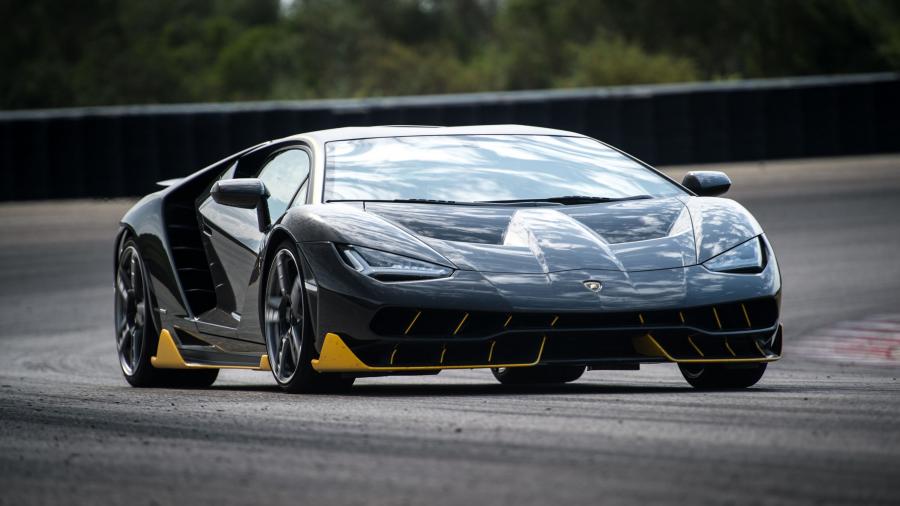  Lamborghini Centenario LP770-4 2016 года  (фото 5 из 61)